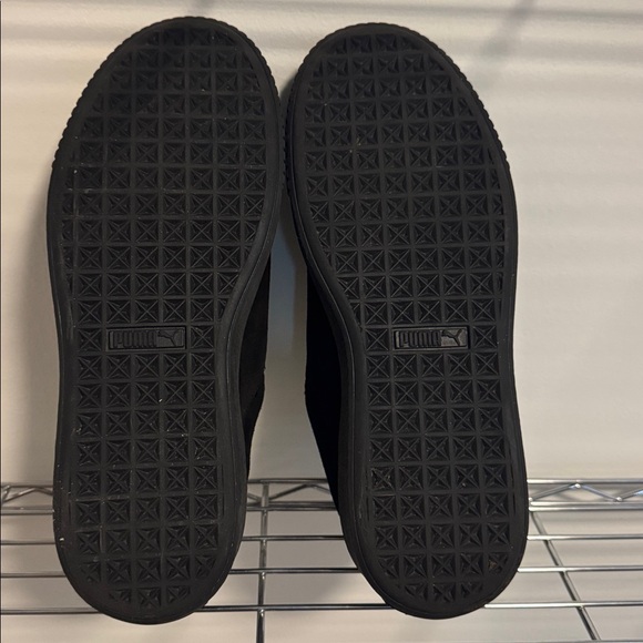 Puma Women’s Black Suede Sneakers with Velcro top - Picture 8 of 8